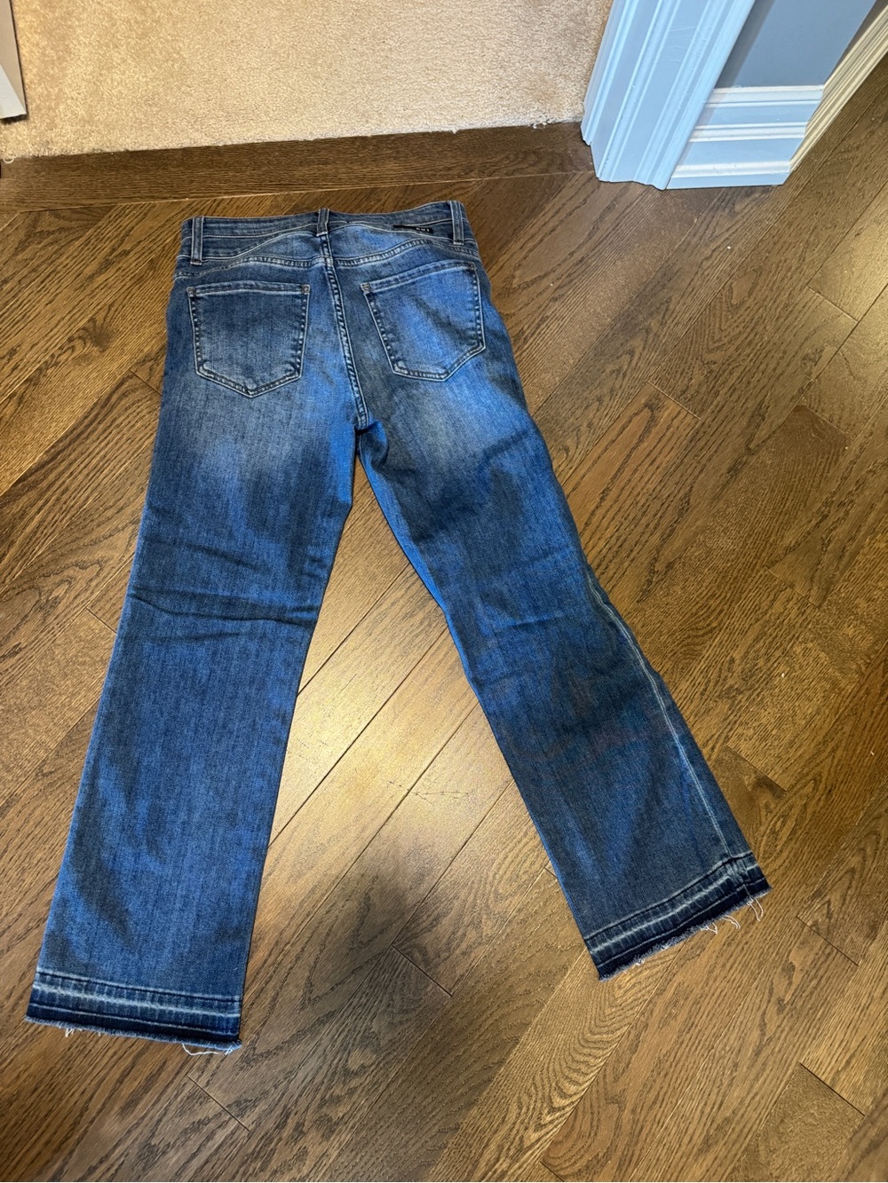 Kut from the Kloth Kelsey High Rise Flare Jeans size 4 with stretch - Picture 6 of 6